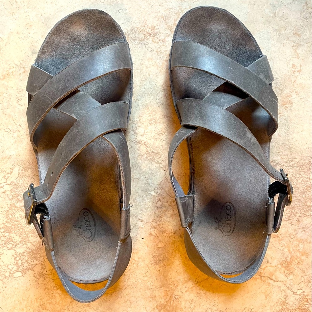 Chaco women’s Leather sandals- Size 7- EUC color gray